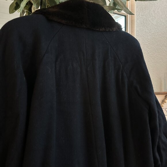 Vintage Jones New York Long Coat w/ Plush Faux Fur Collar | Classic Luxury Outer - Picture 7 of 7